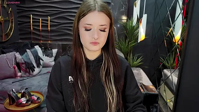 Snapshot of Lily_Moonlight chatting on February 19, 2025, 2:01 pm Lily Moonlight online show from February 19, 2025, 2:01 pm