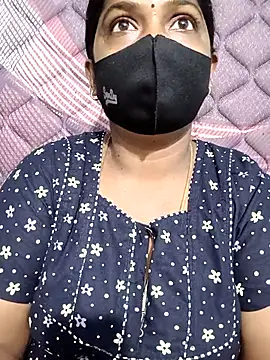 Snapshot of Renuma chatting on September 24, 2025, 3:43 am Renuma online show from September 24, 2025, 3:43 am