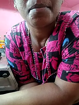 Snapshot of Renuma chatting on October 4, 2025, 6:44 am Renuma online show from October 4, 2025, 6:44 am