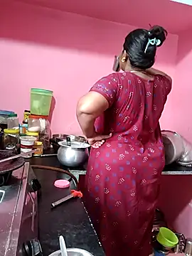 Snapshot of Renuma chatting on October 8, 2025, 3:15 am Renuma online show from October 8, 2025, 3:15 am