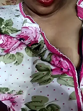 Snapshot of Wifesuman40 chatting on December 13, 2024, 11:45 am Wifesuman40 online show from December 13, 2024, 11:45 am