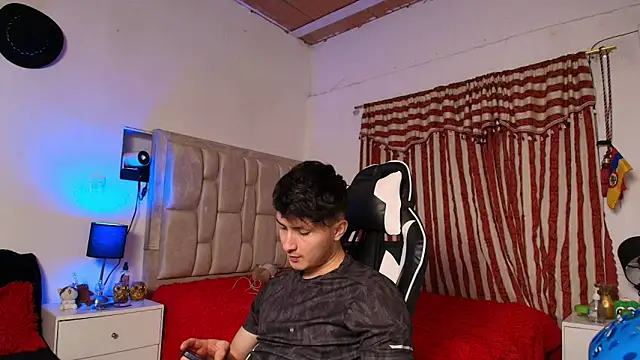 Snapshot of santyago_taylor chatting on December 14, 2024, 2:12 am santyago taylor online show from December 14, 2024, 2:12 am