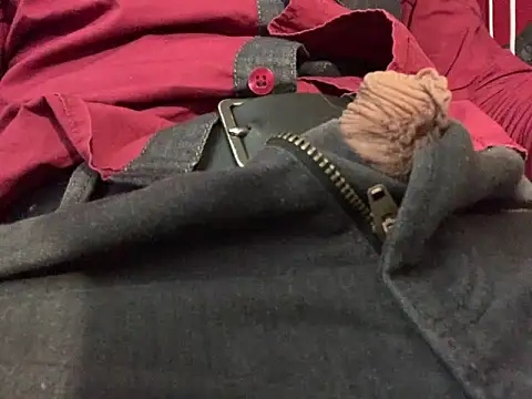 Snapshot of skatebored chatting on January 22, 2025, 8:38 pm skatebored online show from January 22, 2025, 8:38 pm