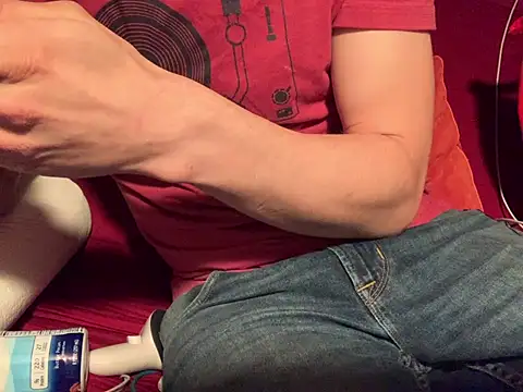 Snapshot of skatebored chatting on March 6, 2025, 9:14 am skatebored online show from March 6, 2025, 9:14 am