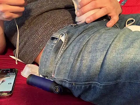 Snapshot of skatebored chatting on March 7, 2025, 11:27 pm skatebored online show from March 7, 2025, 11:27 pm