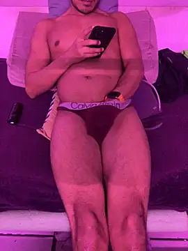 Snapshot of thesummerboy chatting on December 21, 2024, 3:14 am thesummerboy online show from December 21, 2024, 3:14 am