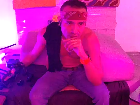 Snapshot of thesummerboy chatting on January 4, 2025, 6:41 am thesummerboy online show from January 4, 2025, 6:41 am