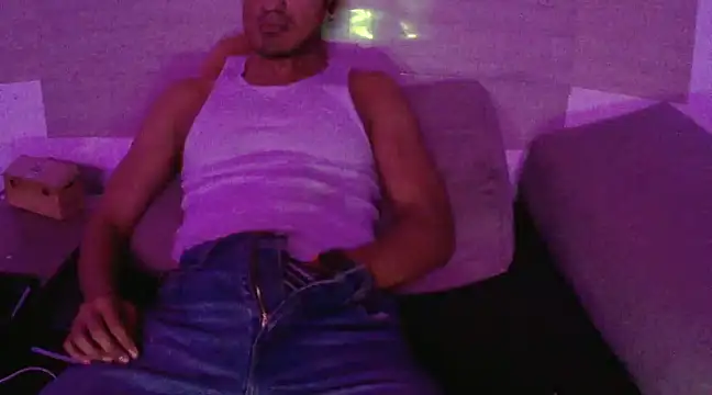 Snapshot of thesummerboy chatting on January 14, 2025, 11:42 am thesummerboy online show from January 14, 2025, 11:42 am