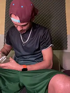 Snapshot of thesummerboy chatting on March 21, 2025, 7:33 am thesummerboy online show from March 21, 2025, 7:33 am