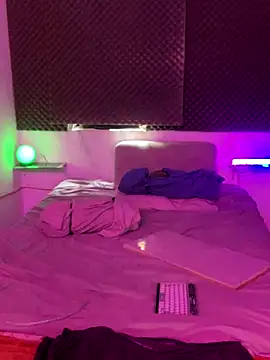 Snapshot of thesummerboy chatting on September 26, 2025, 7:18 pm thesummerboy online show from September 26, 2025, 7:18 pm