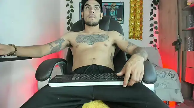 Snapshot of mikee_scooth chatting on January 14, 2025, 3:32 am mikee scooth online show from January 14, 2025, 3:32 am