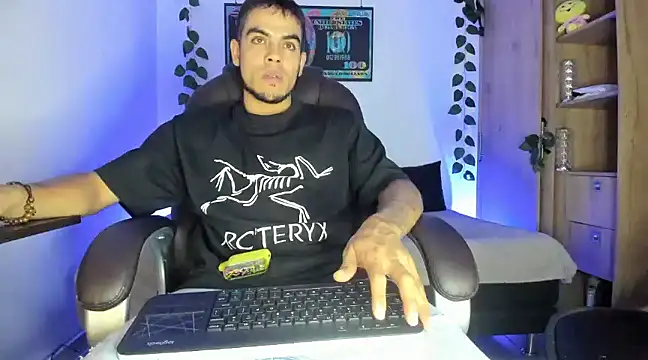 Snapshot of mikee_scooth chatting on March 7, 2025, 3:29 am mikee scooth online show from March 7, 2025, 3:29 am