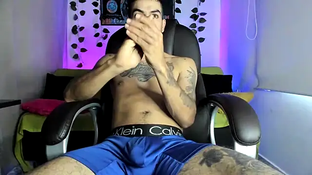 Snapshot of mikee_scooth chatting on October 2, 2025, 4:58 pm mikee scooth online show from October 2, 2025, 4:58 pm