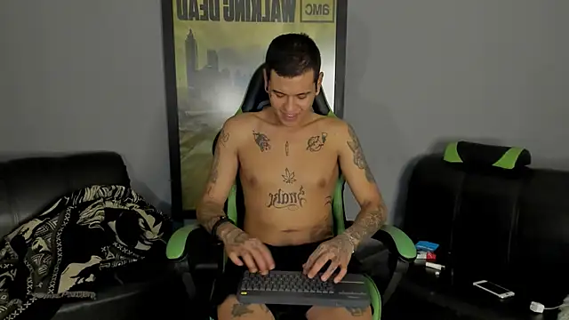 Snapshot of jamesinked_ chatting on January 21, 2025, 11:45 pm jamesinked online show from January 21, 2025, 11:45 pm