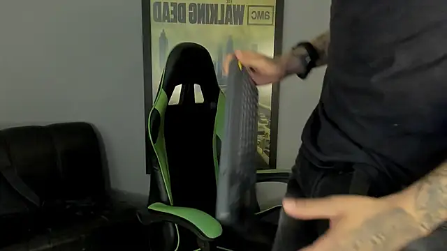 Snapshot of jamesinked_ chatting on February 9, 2025, 6:37 pm jamesinked online show from February 9, 2025, 6:37 pm