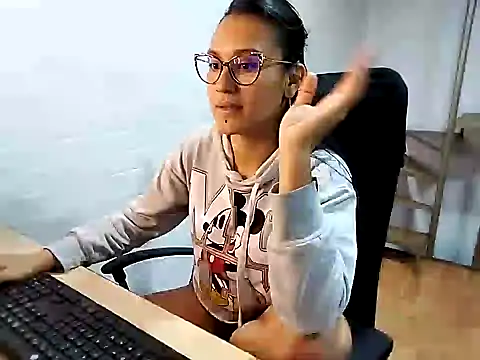 Snapshot of Jessie_Desire chatting on February 8, 2025, 5:18 am Jessie Desire online show from February 8, 2025, 5:18 am