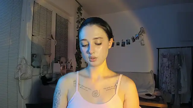 Snapshot of Jenny_darling_love chatting on September 24, 2025, 6:33 pm Jenny darling love online show from September 24, 2025, 6:33 pm