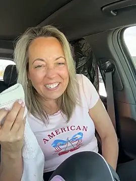 Snapshot of Cherry-red-xo chatting on October 13, 2025, 4:51 pm Cherry-red-xo online show from October 13, 2025, 4:51 pm