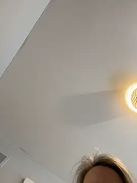 Snapshot of Cherry-red-xo chatting on November 10, 2025, 2:49 pm Cherry-red-xo online show from November 10, 2025, 2:49 pm