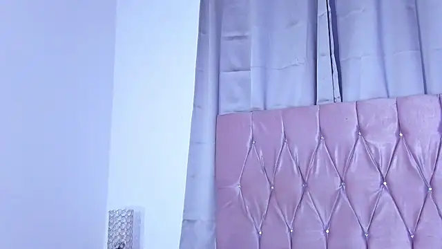 Snapshot of Ashley_piinkk_ chatting on February 10, 2025, 11:04 am Ashley piinkk  online show from February 10, 2025, 11:04 am