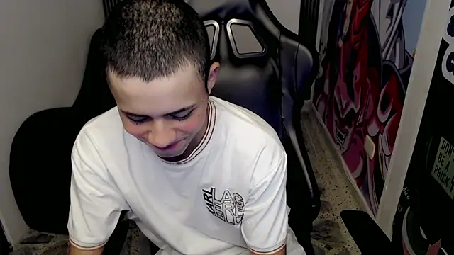 Snapshot of bby_santi chatting on February 12, 2025, 12:33 pm bby santi online show from February 12, 2025, 12:33 pm