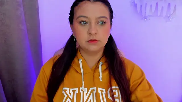 Snapshot of Sweet_Chloe06 chatting on December 14, 2024, 11:39 am Sweet Chloe06 online show from December 14, 2024, 11:39 am