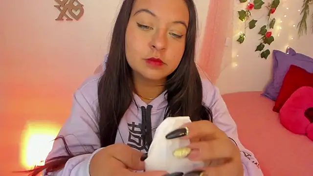 Snapshot of Sweet_Chloe06 chatting on February 11, 2025, 10:50 pm Sweet Chloe06 online show from February 11, 2025, 10:50 pm