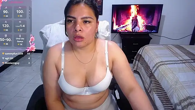 Snapshot of goddess_valXX chatting on February 2, 2025, 4:32 pm goddess valXX online show from February 2, 2025, 4:32 pm