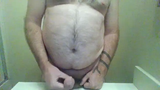 Snapshot of WatchinU82 chatting on October 10, 2025, 4:55 am WatchinU82 online show from October 10, 2025, 4:55 am