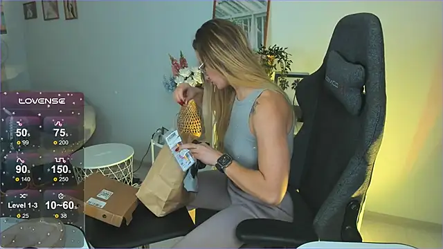 Snapshot of LadyIzabel chatting on December 3, 2024, 8:38 am LadyIzabel online show from December 3, 2024, 8:38 am