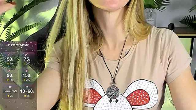 Snapshot of LadyIzabel chatting on December 16, 2024, 11:55 am LadyIzabel online show from December 16, 2024, 11:55 am