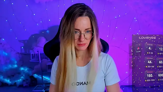 Snapshot of LadyIzabel chatting on December 23, 2024, 8:33 am LadyIzabel online show from December 23, 2024, 8:33 am