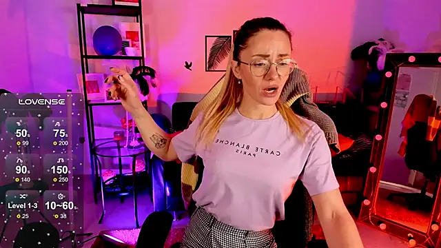 Snapshot of LadyIzabel chatting on December 28, 2024, 5:55 am LadyIzabel online show from December 28, 2024, 5:55 am