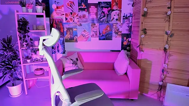 Snapshot of LadyIzabel chatting on January 17, 2025, 8:24 am LadyIzabel online show from January 17, 2025, 8:24 am