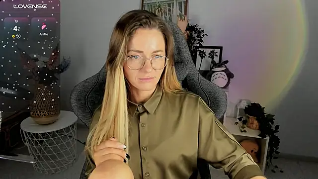 Snapshot of LadyIzabel chatting on January 20, 2025, 2:46 pm LadyIzabel online show from January 20, 2025, 2:46 pm