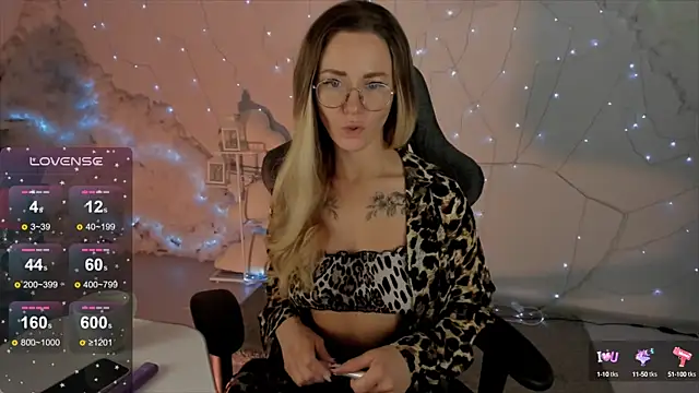 Snapshot of LadyIzabel chatting on January 21, 2025, 8:30 am LadyIzabel online show from January 21, 2025, 8:30 am