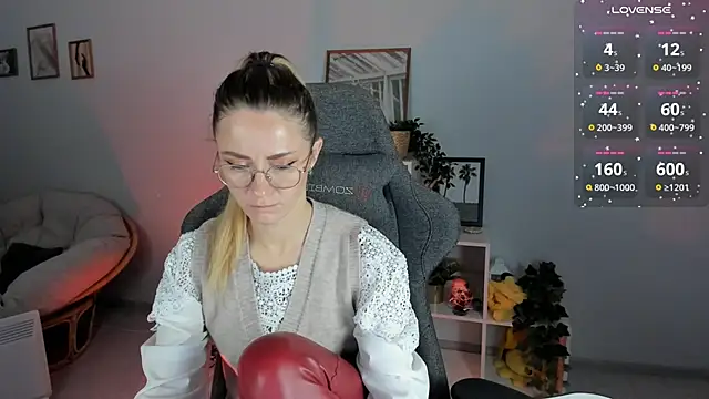 Snapshot of LadyIzabel chatting on February 9, 2025, 5:50 am LadyIzabel online show from February 9, 2025, 5:50 am