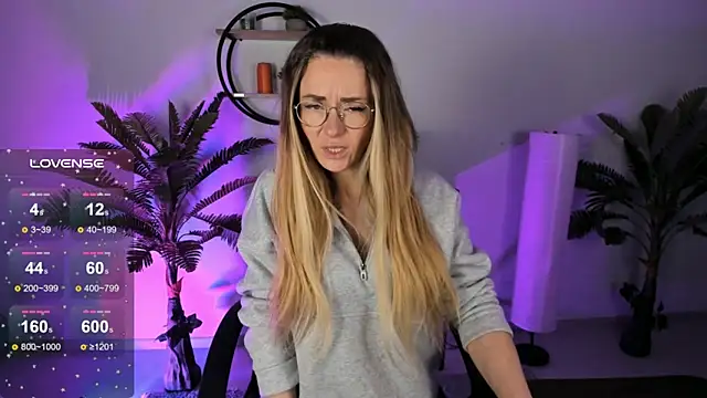 Snapshot of LadyIzabel chatting on February 10, 2025, 4:41 am LadyIzabel online show from February 10, 2025, 4:41 am