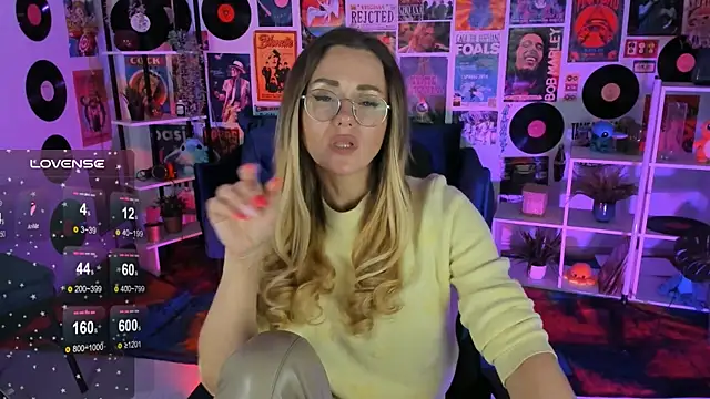 Snapshot of LadyIzabel chatting on February 17, 2025, 11:44 am LadyIzabel online show from February 17, 2025, 11:44 am