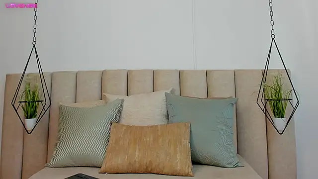 Snapshot of Olivia_Collins1 chatting on December 29, 2024, 9:30 pm Olivia Collins1 online show from December 29, 2024, 9:30 pm