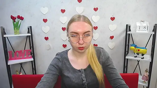 Snapshot of BeatriceFly chatting on December 18, 2024, 12:18 pm BeatriceFly online show from December 18, 2024, 12:18 pm