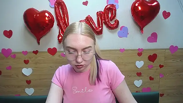 Snapshot of BeatriceFly chatting on February 18, 2025, 9:21 am BeatriceFly online show from February 18, 2025, 9:21 am