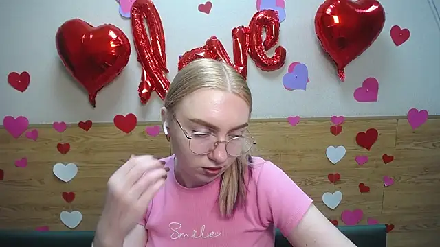 Snapshot of BeatriceFly chatting on February 18, 2025, 12:28 pm BeatriceFly online show from February 18, 2025, 12:28 pm