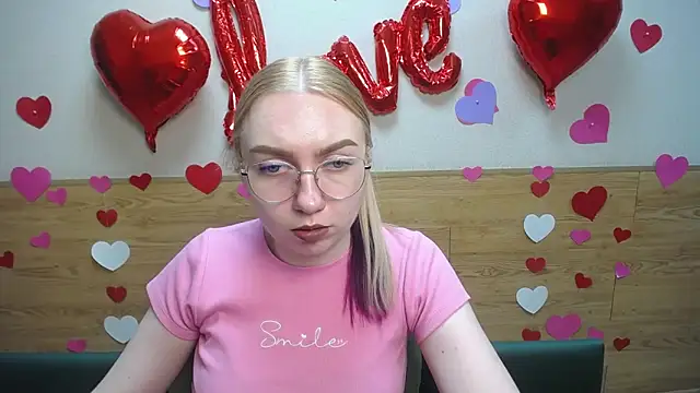 Snapshot of BeatriceFly chatting on February 18, 2025, 3:32 pm BeatriceFly online show from February 18, 2025, 3:32 pm