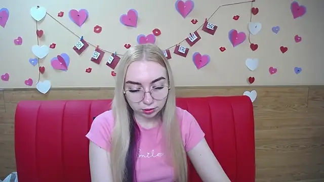 Snapshot of BeatriceFly chatting on February 28, 2025, 12:20 pm BeatriceFly online show from February 28, 2025, 12:20 pm