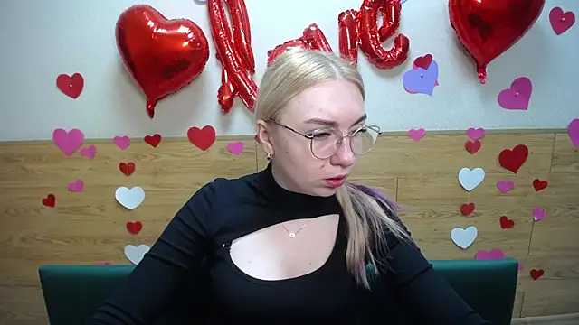 Snapshot of BeatriceFly chatting on March 9, 2025, 12:09 pm BeatriceFly online show from March 9, 2025, 12:09 pm