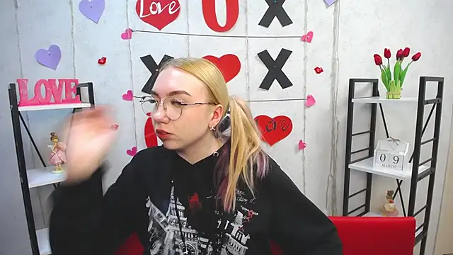 Snapshot of BeatriceFly chatting on March 10, 2025, 12:37 pm BeatriceFly online show from March 10, 2025, 12:37 pm