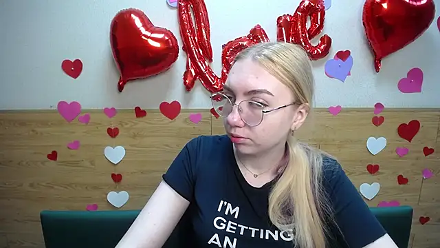 Snapshot of BeatriceFly chatting on March 16, 2025, 6:09 am BeatriceFly online show from March 16, 2025, 6:09 am