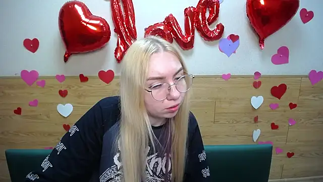 Snapshot of BeatriceFly chatting on March 20, 2025, 9:15 am BeatriceFly online show from March 20, 2025, 9:15 am