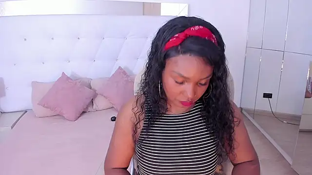 Snapshot of Isla_Scott chatting on October 16, 2025, 11:33 am Isla Scott online show from October 16, 2025, 11:33 am